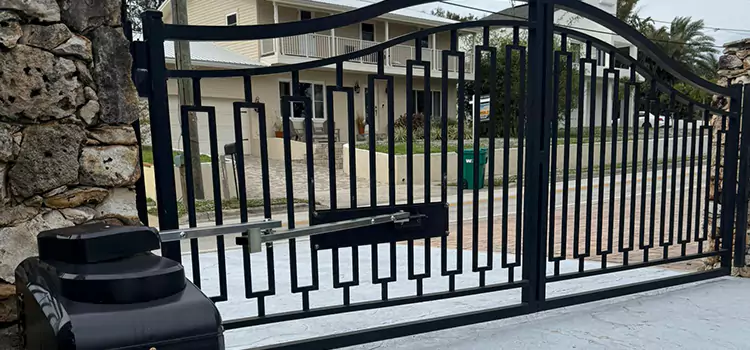 Swing Gate Opener with Keypad Urbana